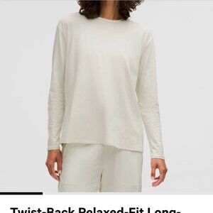 Twist-Back Relaxed Fit Long Sleeve-Bone SZ small